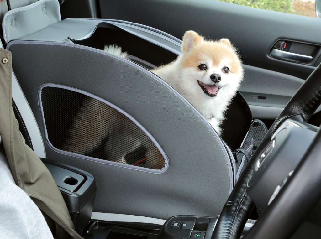 「Honda Dog」から助手席に取り付け可能な愛犬用ソフトケージ「ペットシートプラスわん２」や肉球デザインのコーディネートアイテムが新発売